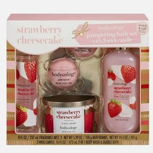 Bodycology Strawberry Cheesecake Bath Set with Candle